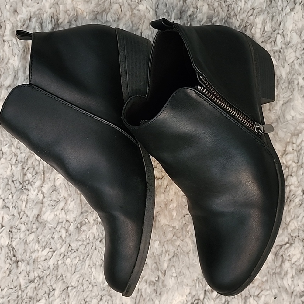 Women's boots size 9.5